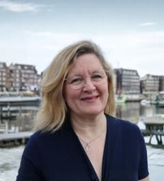 Anja Bär — Pastorin, Theologin & Trauerrednerin